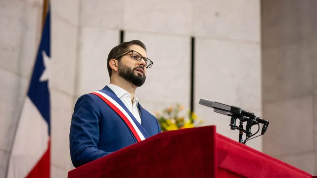 Boric Anuncia Comisión Arica 100