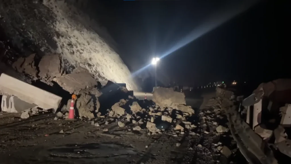 Nuevo Derrumbe En Cuesta Chinchorro
