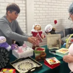 Feria Navideña De La OCAM: Adultos Mayores De Arica Exhiben Su Talento Y Emprendimiento