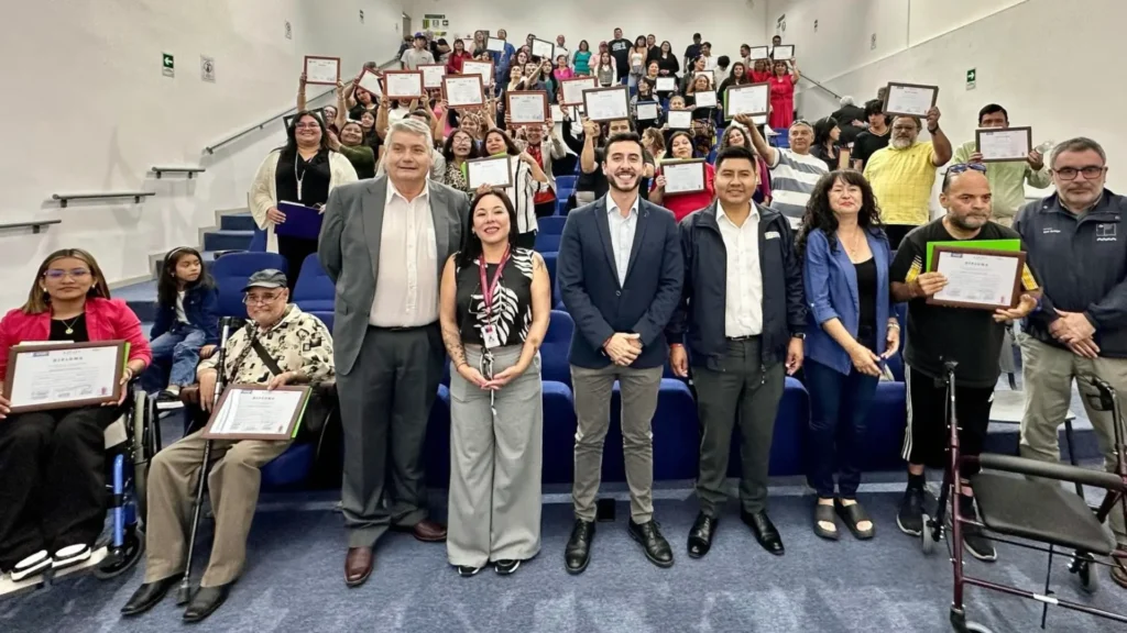Jefas Y Jefes De Hogar De Arica Reciben Diplomas
