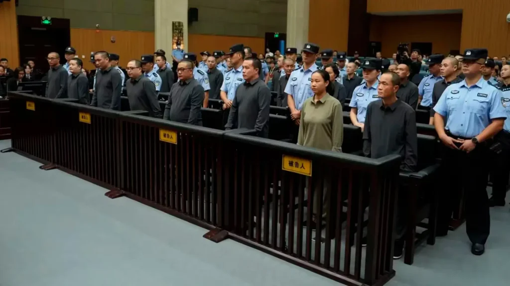 China Ejecuta A 11 Integrantes