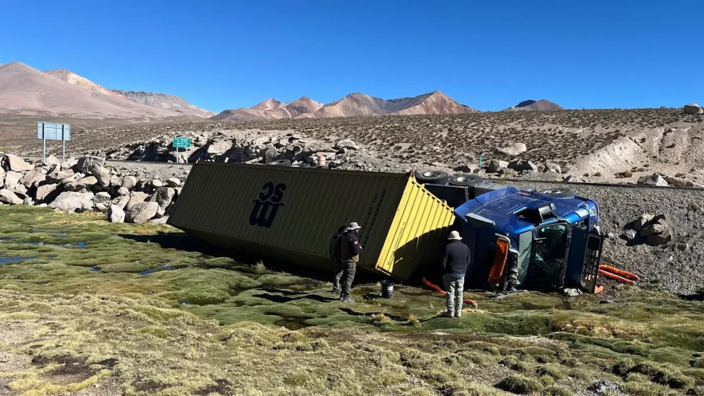 Nuevamente Camión Vuelca En Parque Nacional Lauca