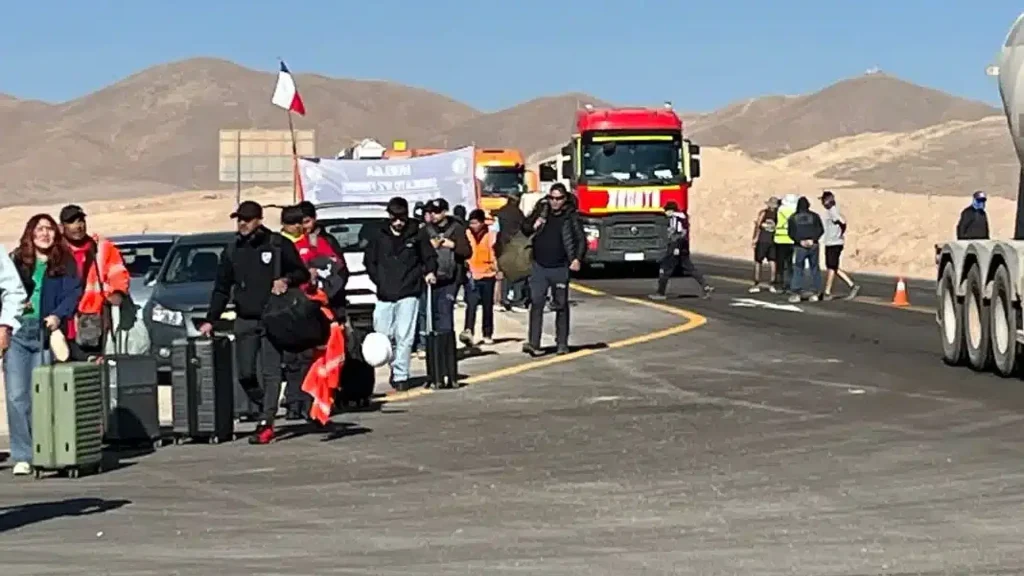 Trabajadores De Finning Deponen Huelga