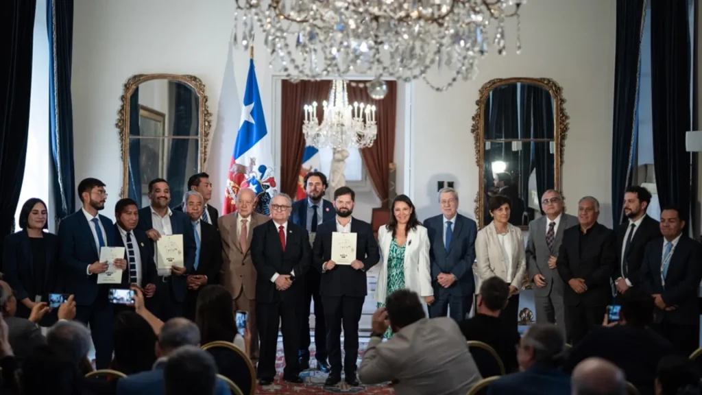 Boric Recibe Informe Arica 100