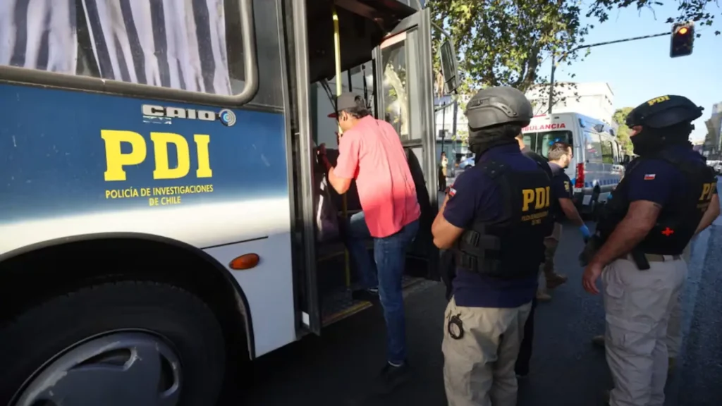 Intenso Operativo Migratorio De PDI Y Carabineros En Santiago