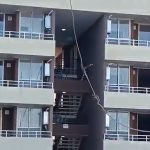 ESCÁNDALO HABITACIONAL EN ARICA: DENUNCIAN ENTREGA DE CONDOMINIO «VIENTOS DE TIMTAYA» CON CONEXIONES ELÉCTRICAS «HECHIZAS» Y RIESGO DE INCENDIO