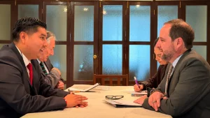Gobernador Diego Paco Y Autoridades De Bolivia